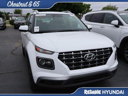 Lunar White 2023 Hyundai VENUE SEL