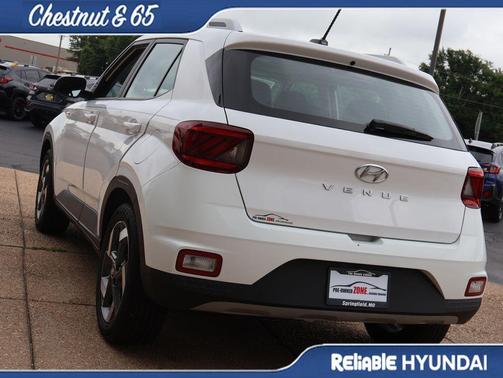 Lunar White 2023 Hyundai VENUE SEL