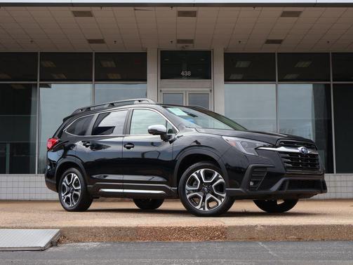 Crystal Black Silica 2023 Subaru Ascent Limited 7-Passenger