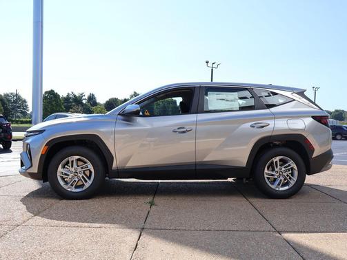 Shimmering Silver 2026 Hyundai TUCSON SE