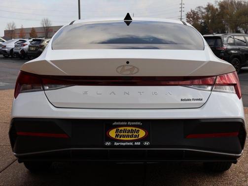 2025 Hyundai ELANTRA SE