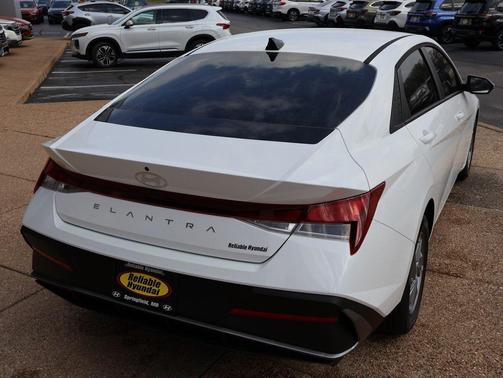 2025 Hyundai ELANTRA SE