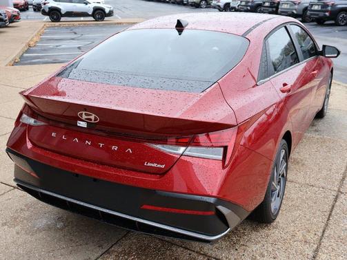 2025 Hyundai ELANTRA Limited