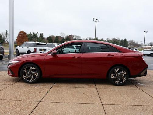 2025 Hyundai ELANTRA Limited