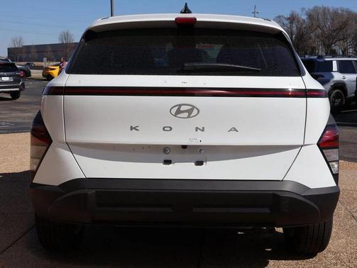 2026 Hyundai KONA SE