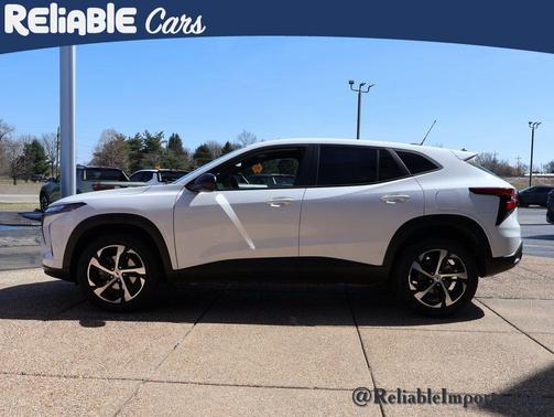 Summit White 2024 Chevrolet Trax FWD 1RS