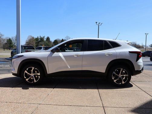 Summit White 2024 Chevrolet Trax FWD 1RS