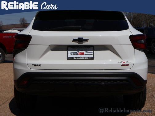 Summit White 2024 Chevrolet Trax FWD 1RS