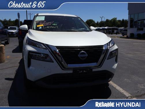 Pearl White Tricoat 2023 Nissan Rogue SV