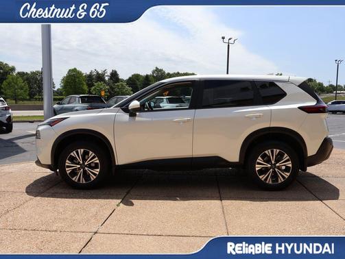 Pearl White Tricoat 2023 Nissan Rogue SV