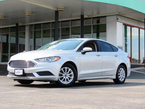 Photo 1 of 40 of 2017 Ford Fusion S