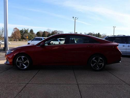 2022 Hyundai ELANTRA Limited