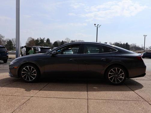 2022 Hyundai SONATA Limited