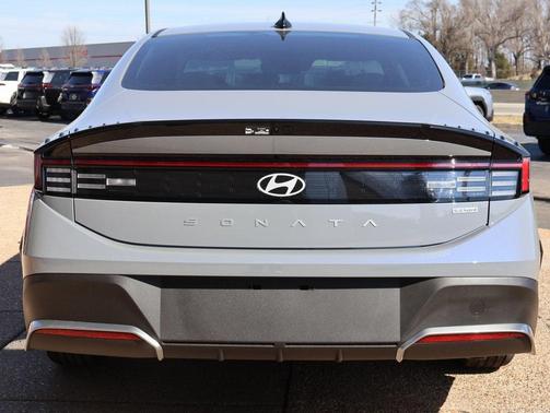 2026 Hyundai SONATA Hybrid Base