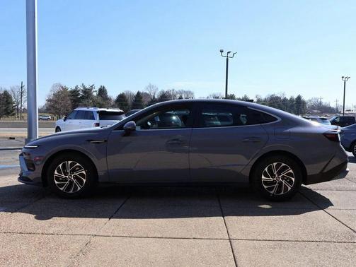 2026 Hyundai SONATA Hybrid Base