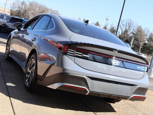 2026 Hyundai SONATA Hybrid Base