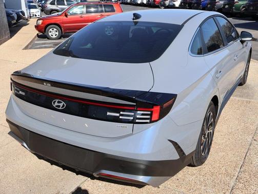 2026 Hyundai SONATA Hybrid Base