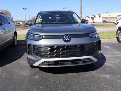 2025 Volkswagen Tiguan 2.0T SE 4MOTION