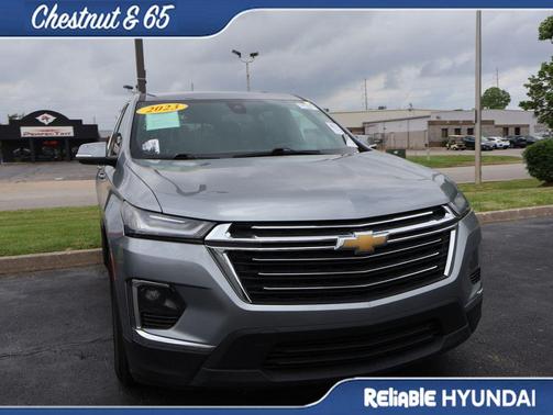 Sterling Gray 2023 Chevrolet Traverse LT Cloth