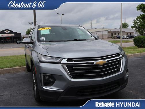 Sterling Gray 2023 Chevrolet Traverse LT Cloth