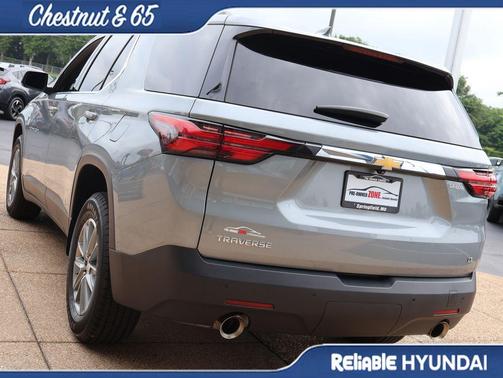 Sterling Gray 2023 Chevrolet Traverse LT Cloth