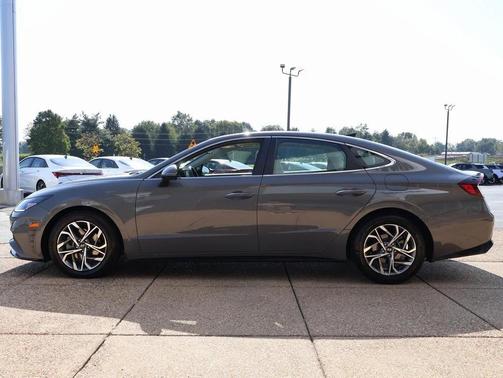 2022 Hyundai SONATA SEL
