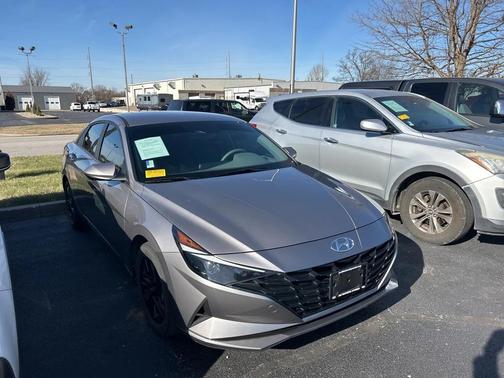 2023 Hyundai ELANTRA SEL