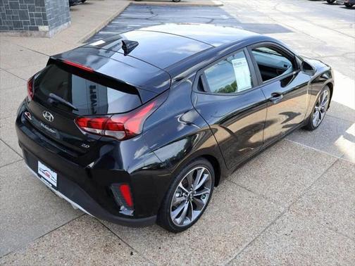 2020 Hyundai Veloster 2