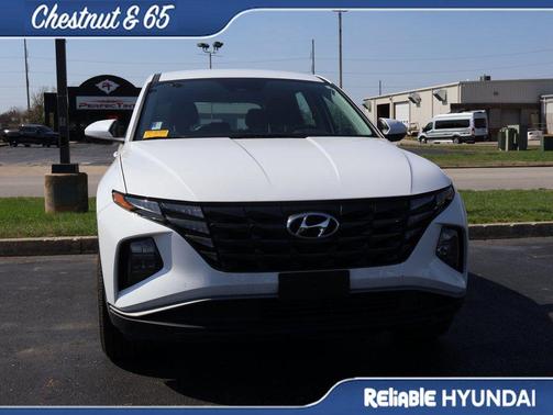 White Pearl 2024 Hyundai TUCSON SE