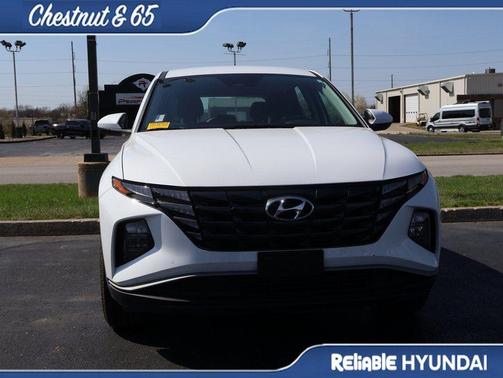 White Pearl 2024 Hyundai TUCSON SE