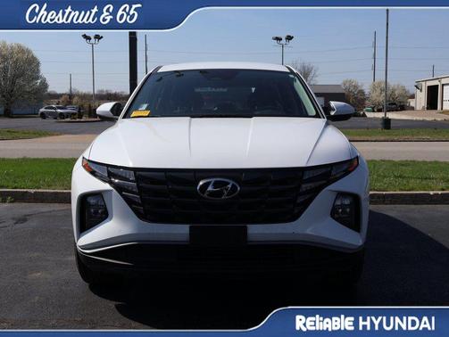 White Pearl 2024 Hyundai TUCSON SE