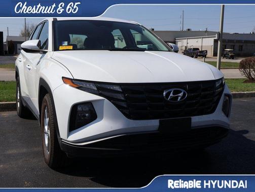 White Pearl 2024 Hyundai TUCSON SE