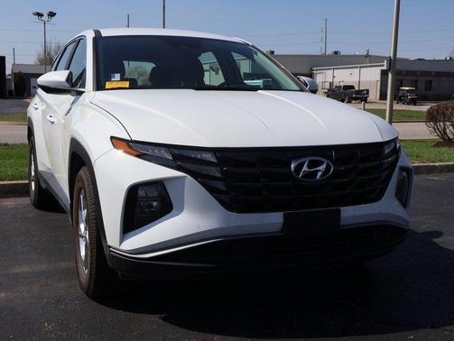 White Pearl 2024 Hyundai TUCSON SE