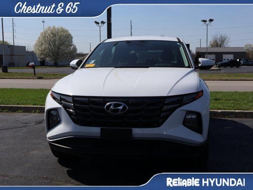 White Pearl 2024 Hyundai TUCSON SE