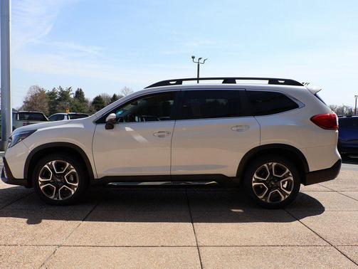 Crystal White Pearl 2023 Subaru Ascent Limited 7-Passenger