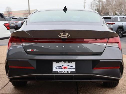 2024 Hyundai ELANTRA SEL