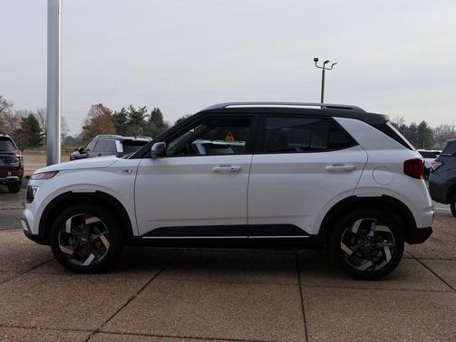 2026 Hyundai VENUE SEL w/Two-Tone Roof