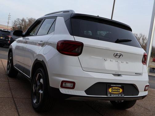 2026 Hyundai VENUE SEL w/Two-Tone Roof