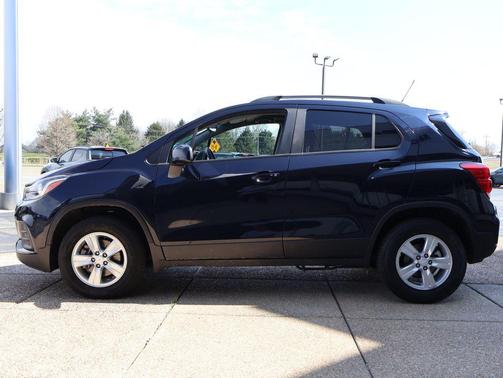 Midnight Blue 2022 Chevrolet Trax LT