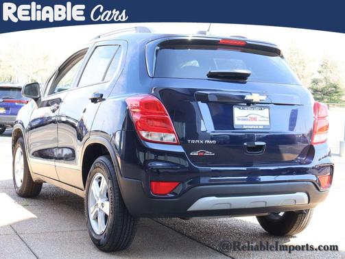 Midnight Blue 2022 Chevrolet Trax LT