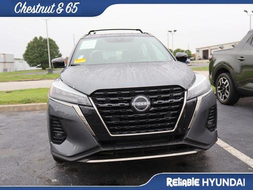 Gun Metallic 2024 Nissan Kicks SR