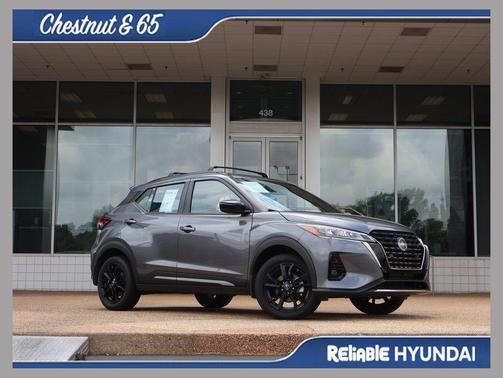 Gun Metallic 2024 Nissan Kicks SR