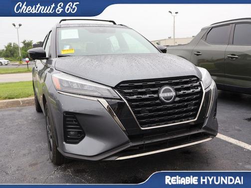 Gun Metallic 2024 Nissan Kicks SR