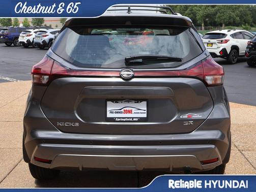 Gun Metallic 2024 Nissan Kicks SR