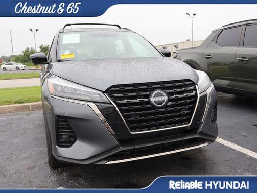 Gun Metallic 2024 Nissan Kicks SR