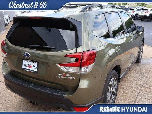 Autumn Green Metallic 2023 Subaru Forester Premium