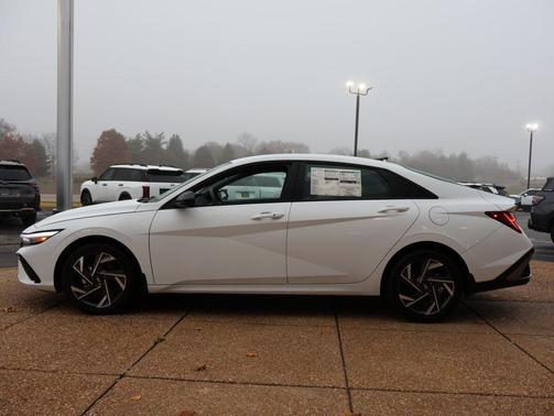 2025 Hyundai ELANTRA HEV SEL Sport