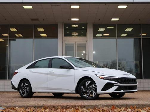 2025 Hyundai ELANTRA HEV SEL Sport