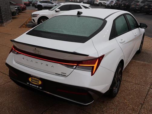 2025 Hyundai ELANTRA HEV SEL Sport