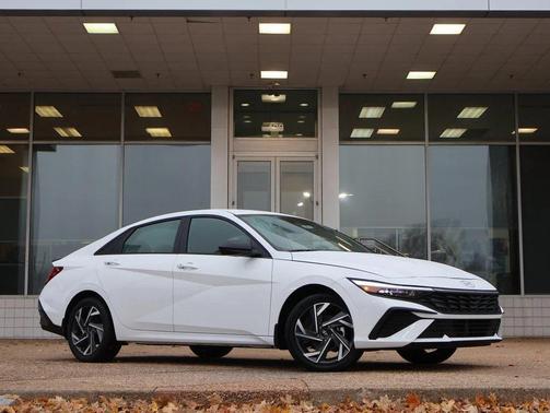 2025 Hyundai ELANTRA HEV SEL Sport